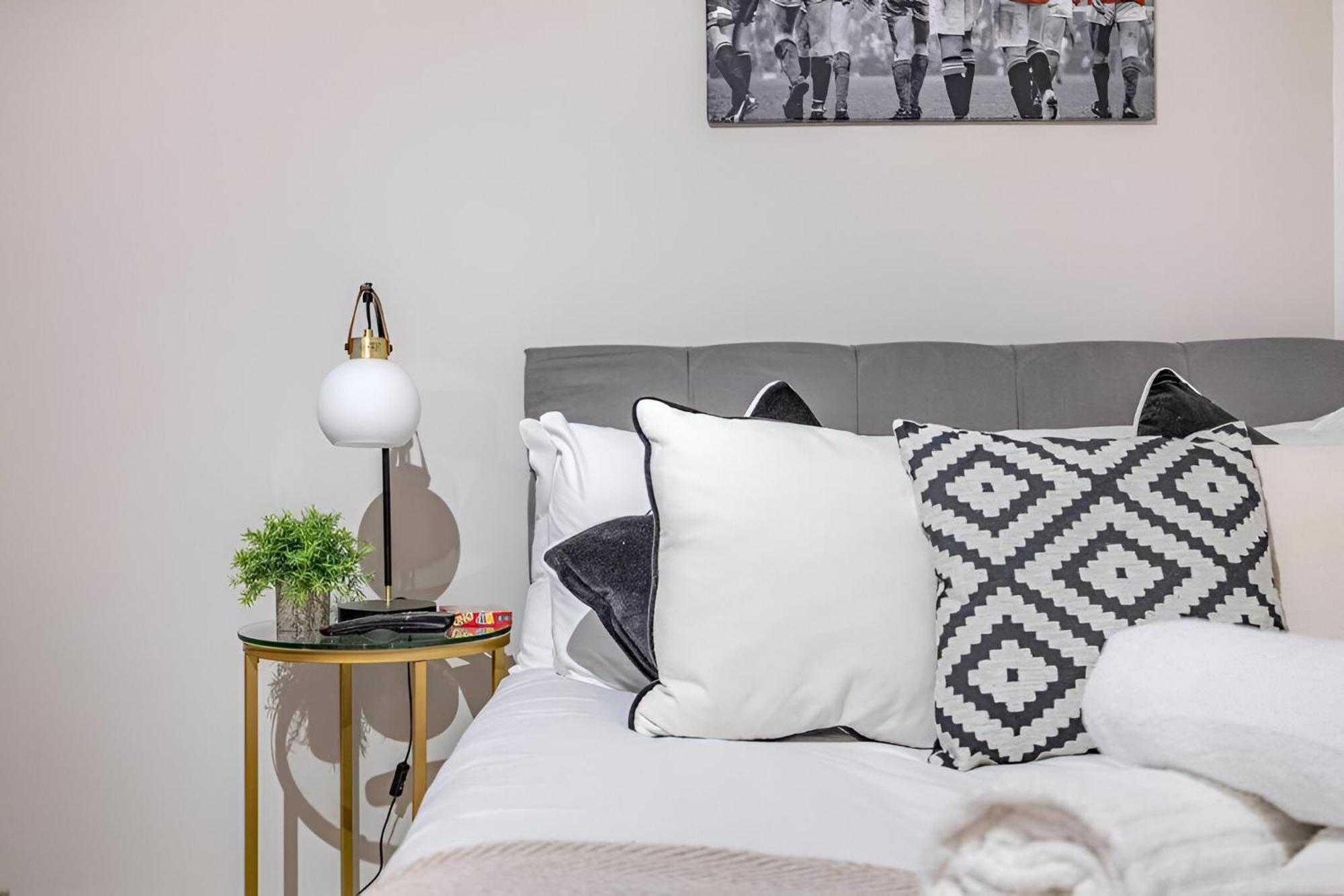 Cozy Vibes Minimalist Studio Stay London Bagian luar foto