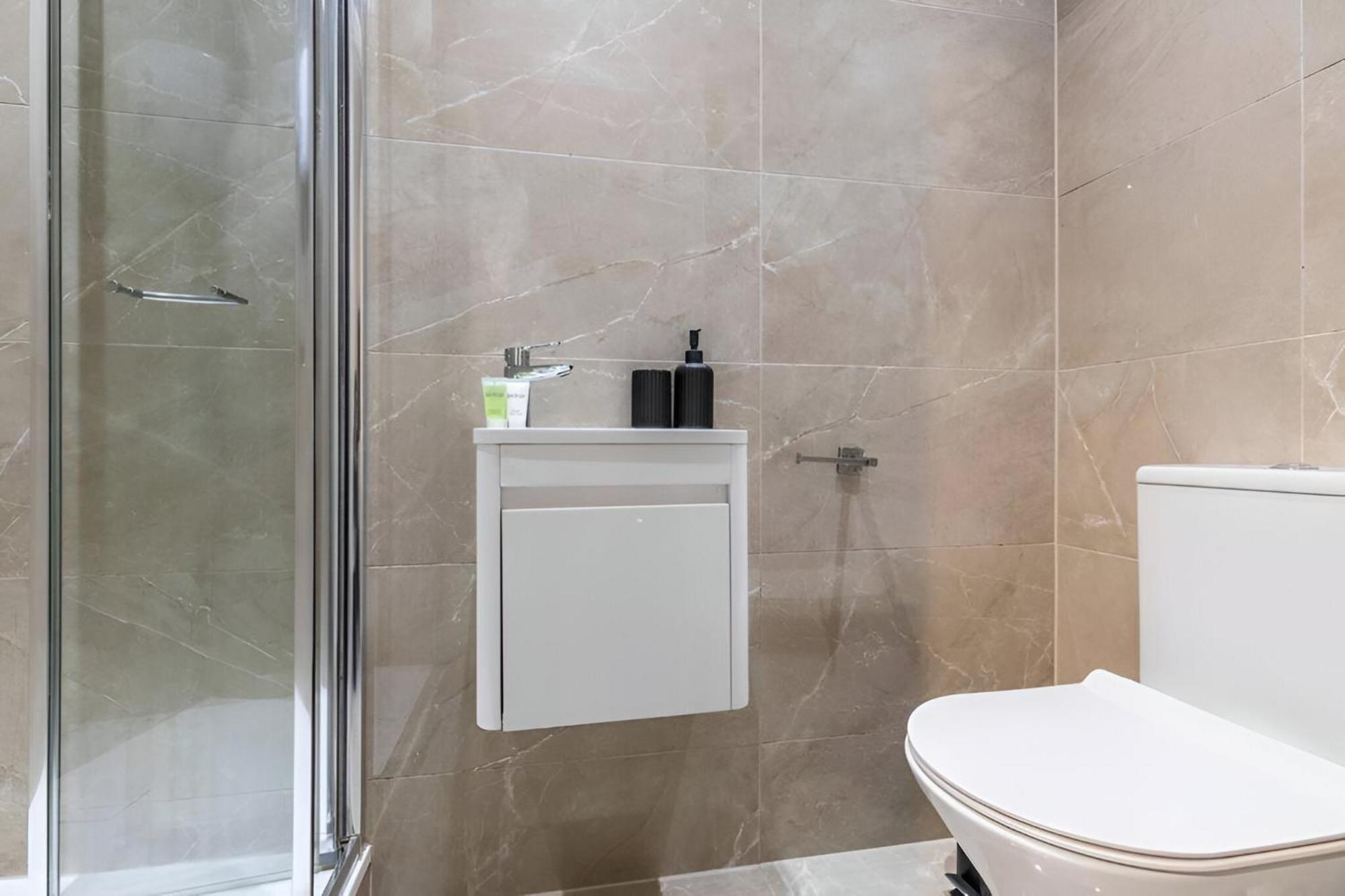Cozy Vibes Minimalist Studio Stay London Bagian luar foto