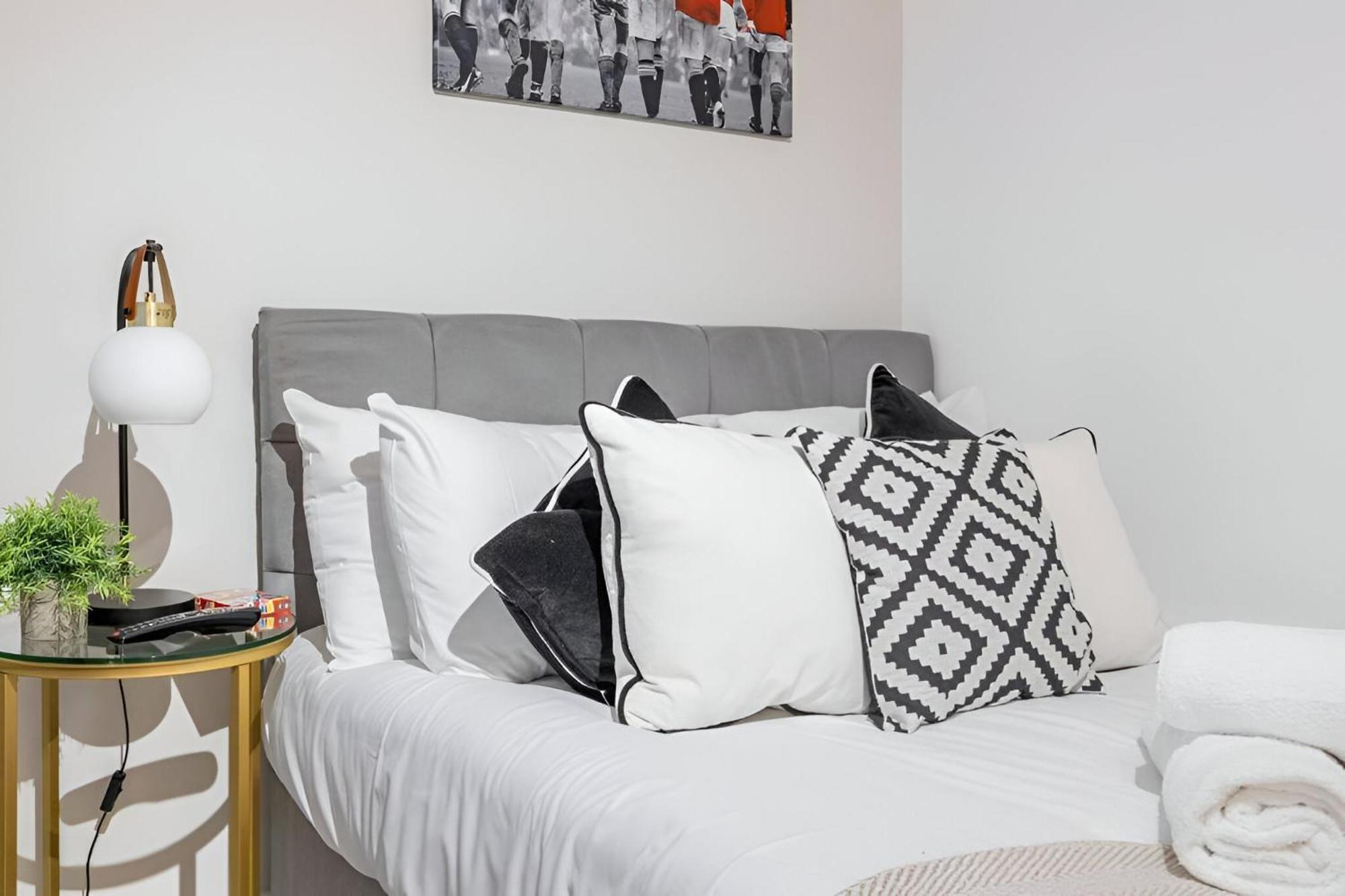 Cozy Vibes Minimalist Studio Stay London Bagian luar foto