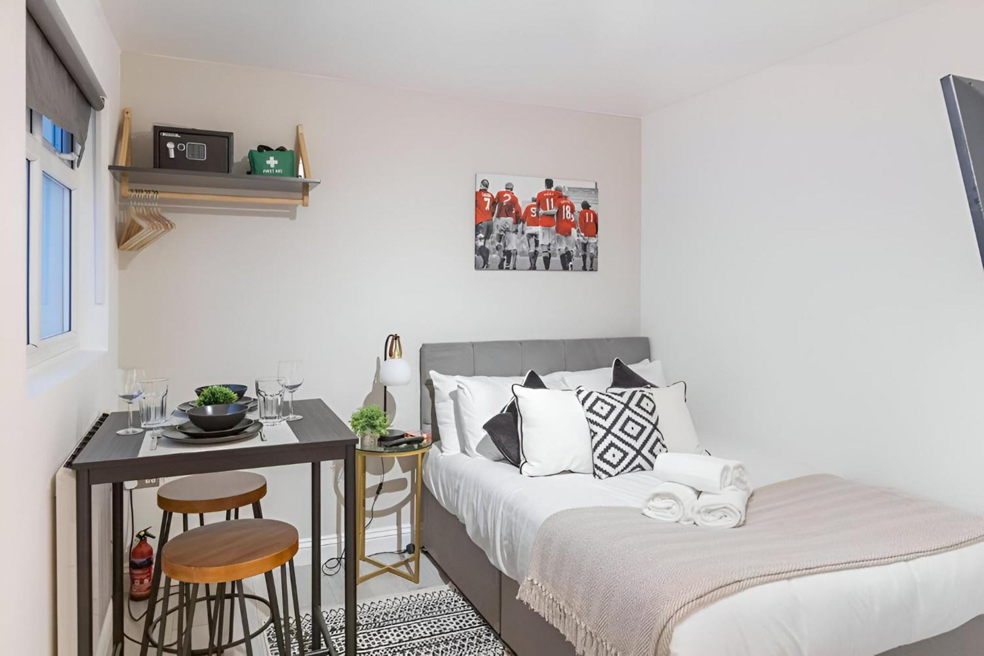 Cozy Vibes Minimalist Studio Stay London Bagian luar foto