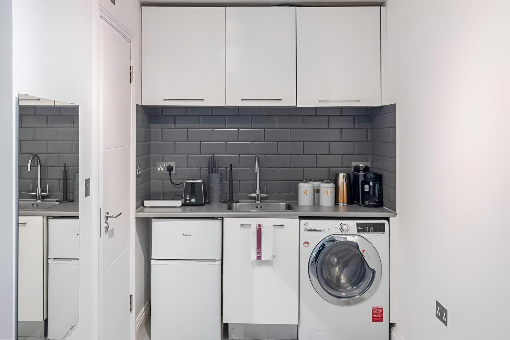 Cozy Vibes Minimalist Studio Stay London Bagian luar foto