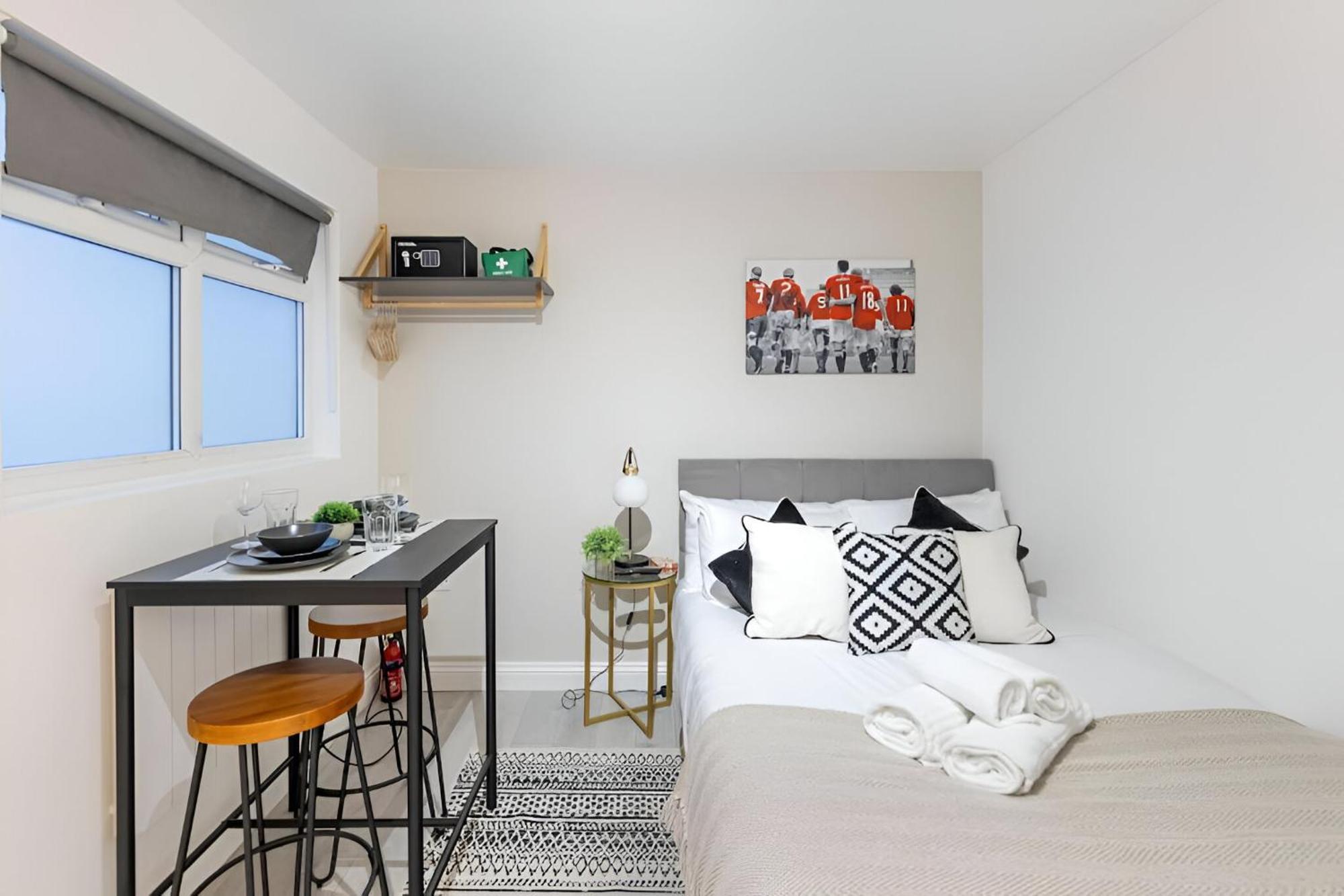 Cozy Vibes Minimalist Studio Stay London Bagian luar foto