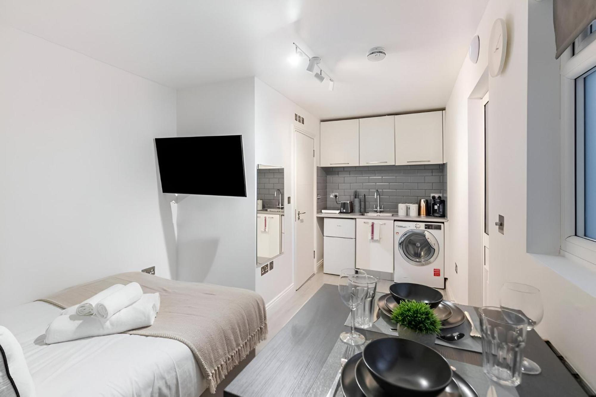 Cozy Vibes Minimalist Studio Stay London Bagian luar foto